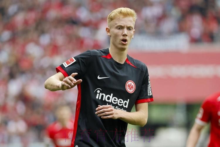 图片报:曼城皇马和枪手有意法兰克福中场拉尔森 图片报:曼城皇马和枪手有意法兰克福中场拉尔森